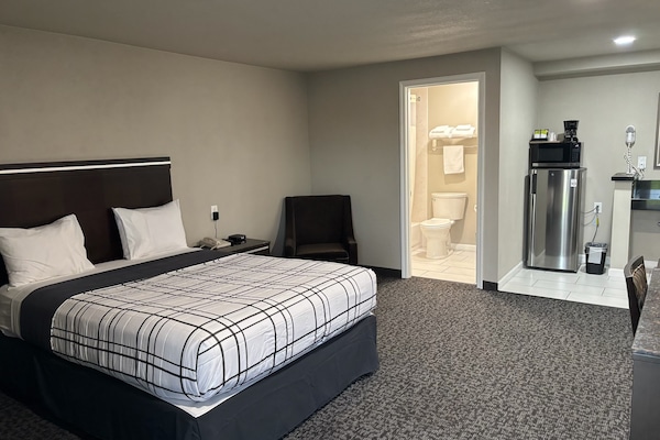 Desk, iron/ironing board, free WiFi, bed sheets