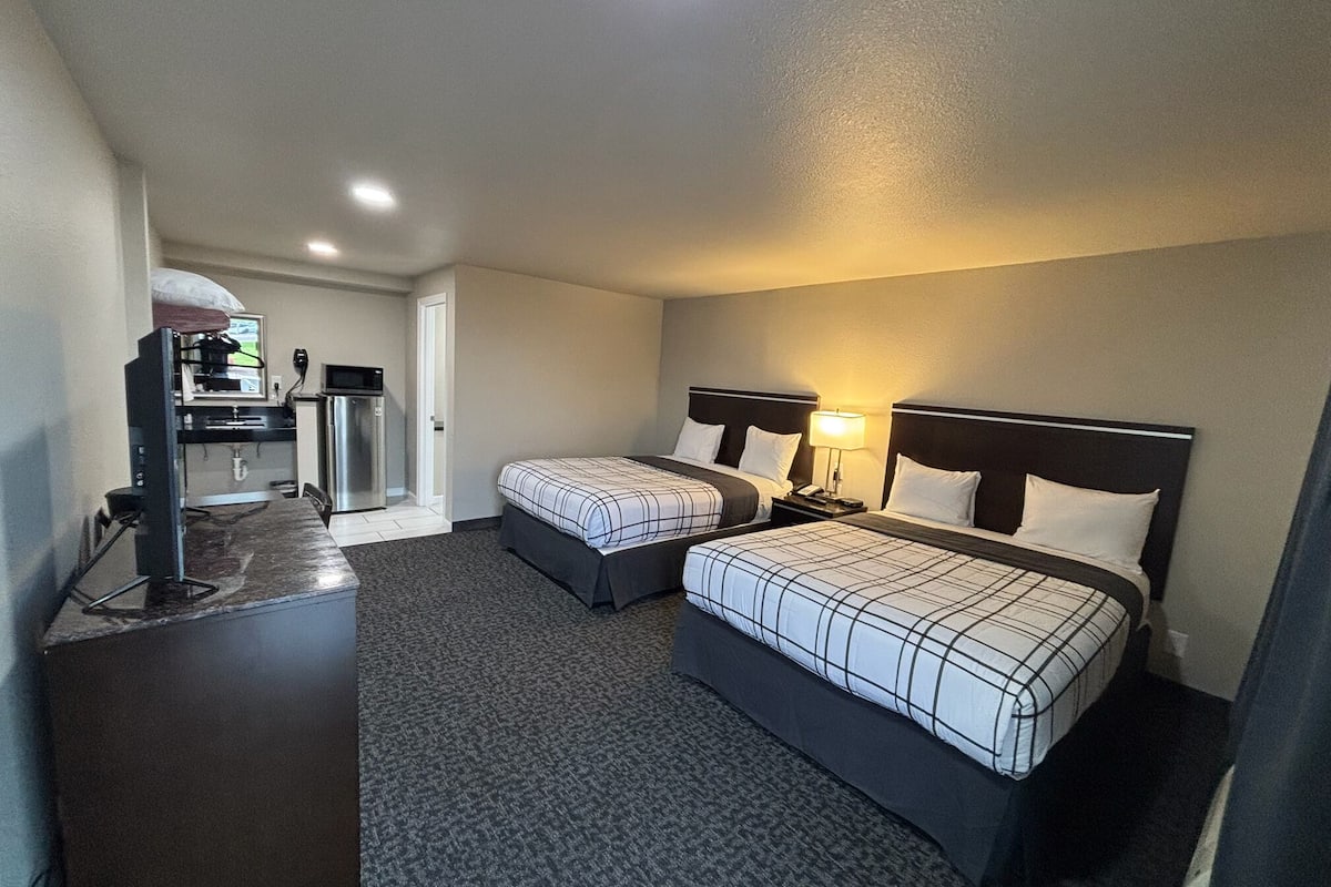 standard room, 2 queen beds | desk, iron/ironing board, free wifi, bed sheets