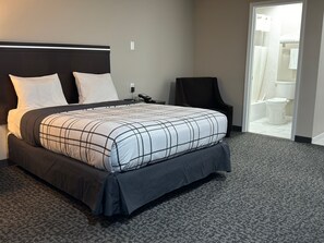 Skrivebord, strykejern/-brett, wi-fi (inkludert) og sengetøy