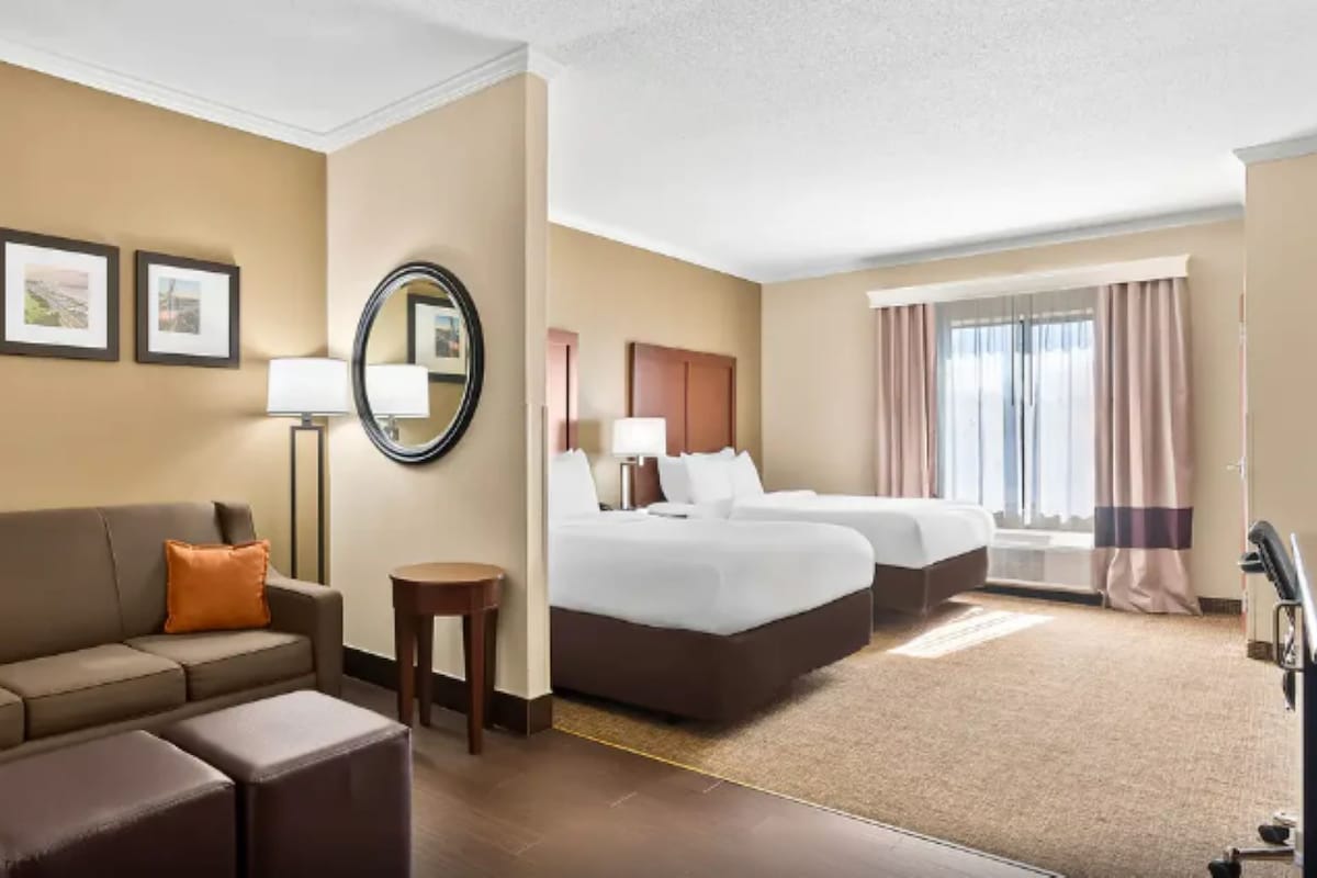 2 Queen Beds, Suite, Nonsmoking