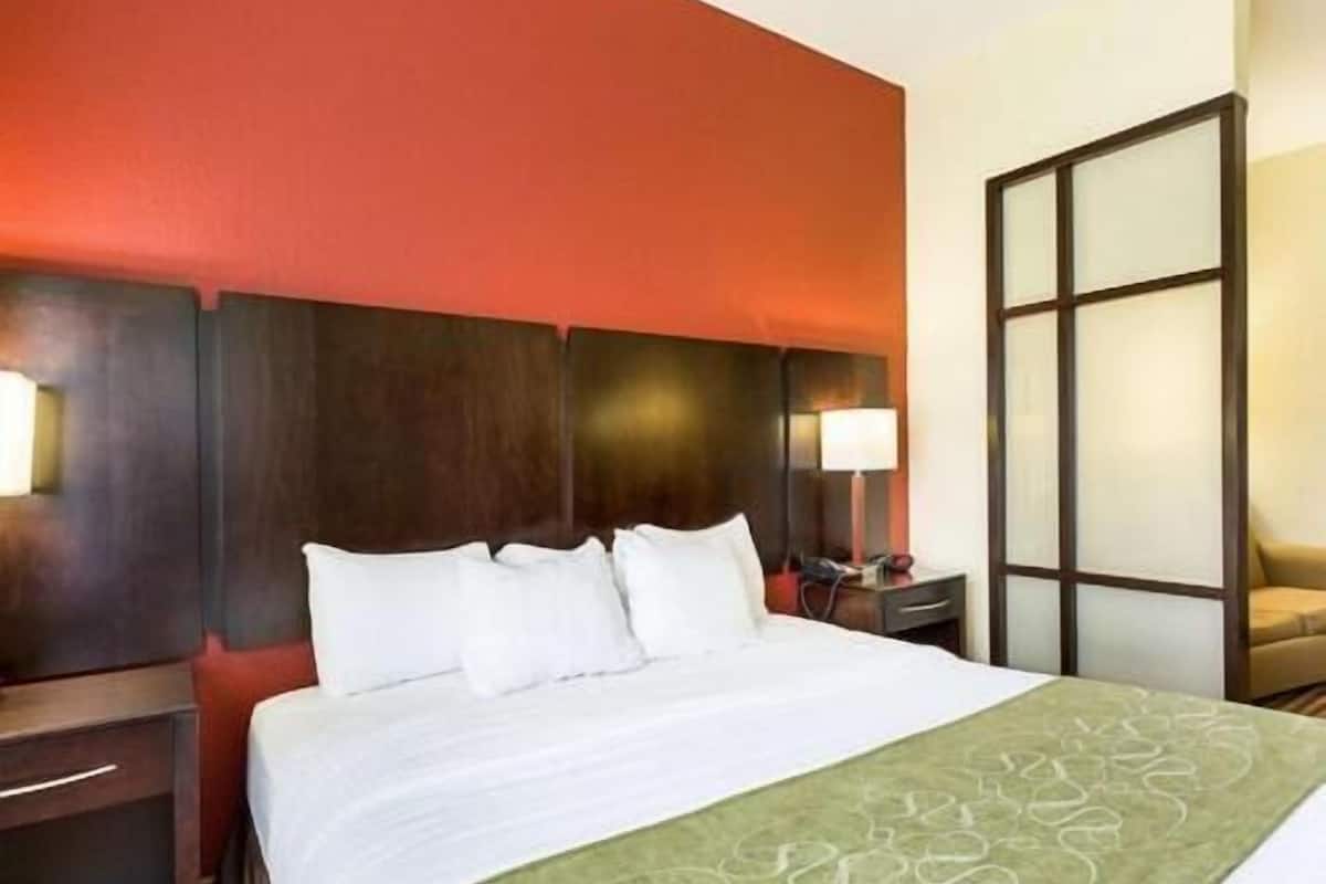 Pillowtop beds, desk, blackout drapes, iron/ironing board