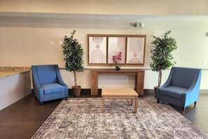 Lobby - Days Inn & Suites by Wyndham Houston / West Energy Corridor (Houston)