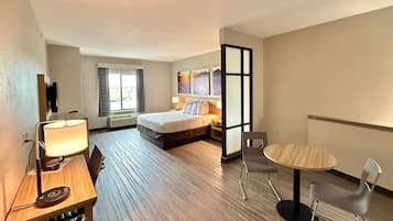 Studio, 1 kingsize bed, niet-roken | Pillowtop-bedden, een bureau, verduisterende gordijnen