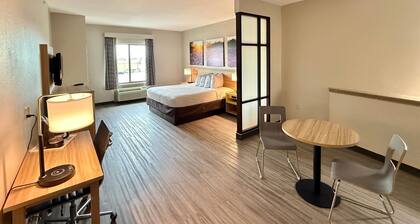 Days Inn & Suites by Wyndham Houston / West Energy Corridor
