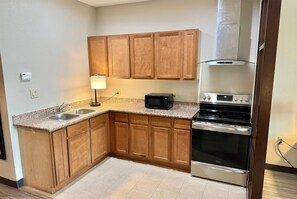 Efficiency, Suite, 1 King Bed, Non Smoking, Kitchenette | Pillow-top beds, desk, blackout curtains, iron/ironing board - Days Inn & Suites by Wyndham Houston / West Energy Corridor (Houston)