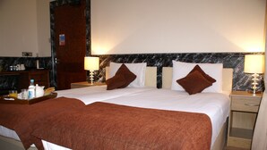 Twin Room | Premium bedding, blackout drapes, iron/ironing board, cribs (surcharge) - Eaton Square Hotel (London)