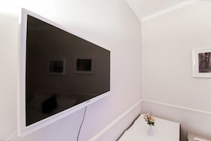 Double Room, Private Bathroom (external) | Room amenity - Eaton Square Hotel (London)