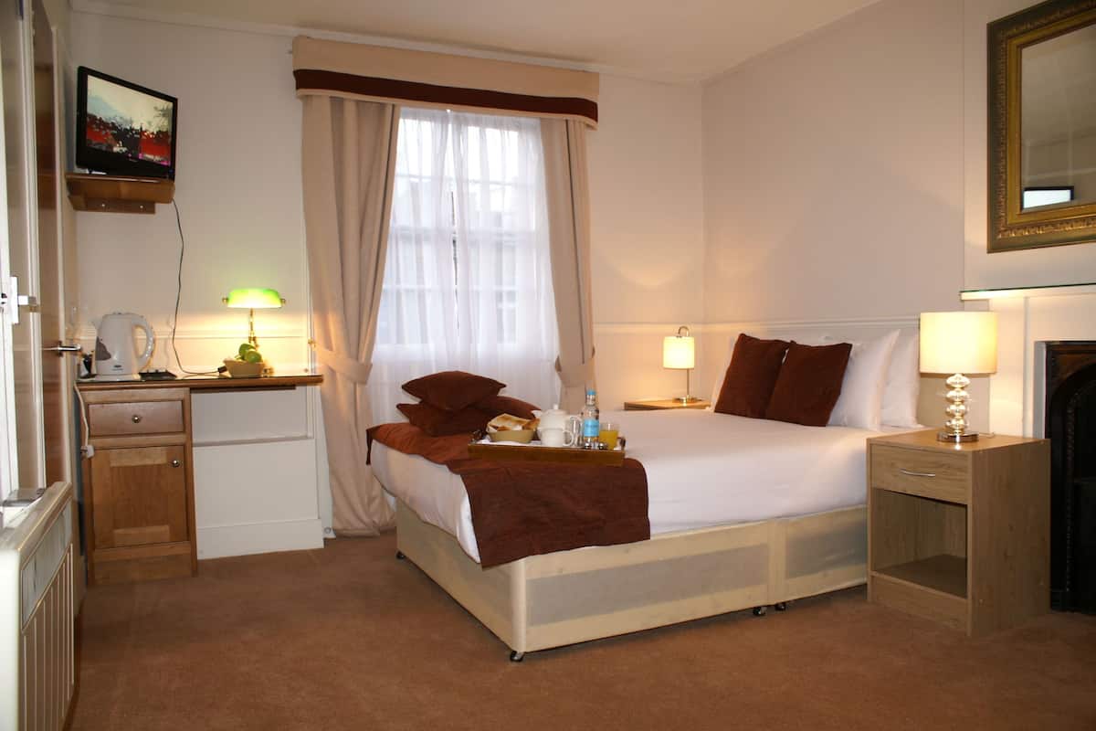 Premium bedding, blackout curtains, iron/ironing board, cots/infant beds