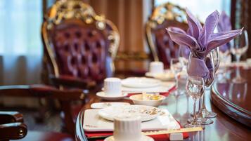 2 restaurants, breakfast, lunch, dinner served; local cuisine