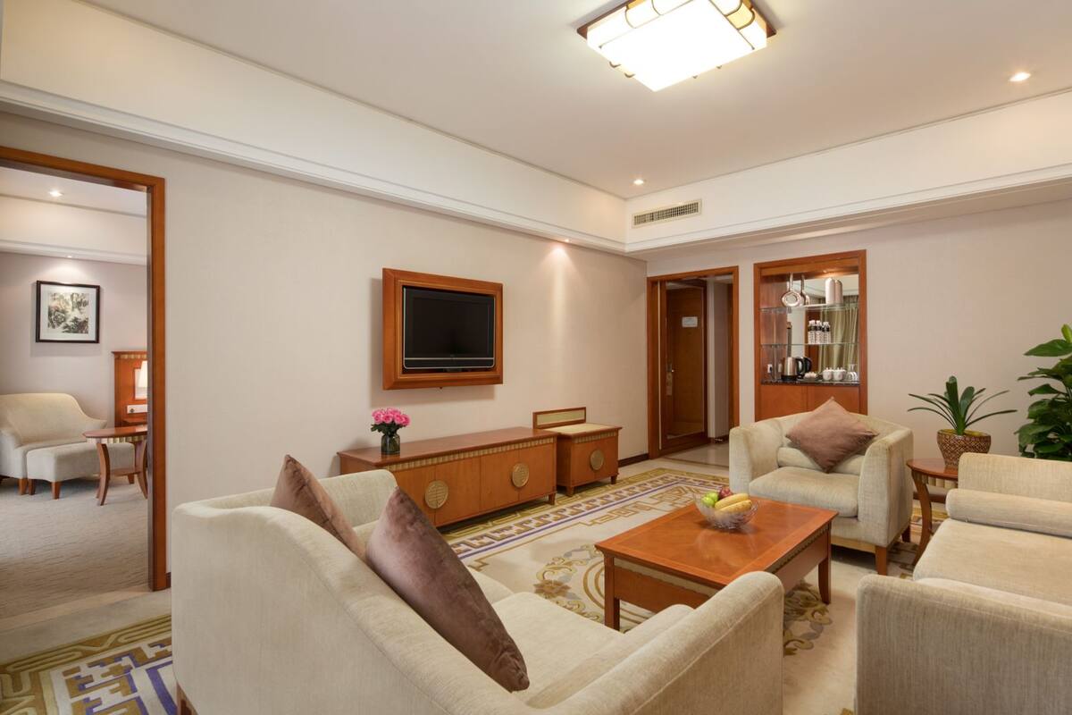 Deluxe Suite | Premium bedding, down duvets, memory-foam beds, minibar