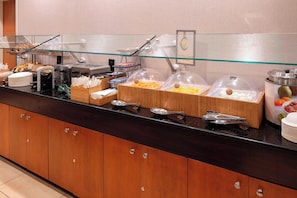 Free daily buffet breakfast  - Fairfield Inn & Suites by Marriott Venice (Venice)