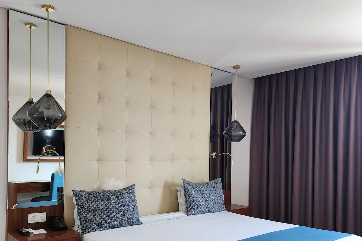 Kamar Double atau Twin Eksekutif | Kamar mandi | Perlengkapan mandi gratis, pengering rambut, jubah mandi, dan sandal