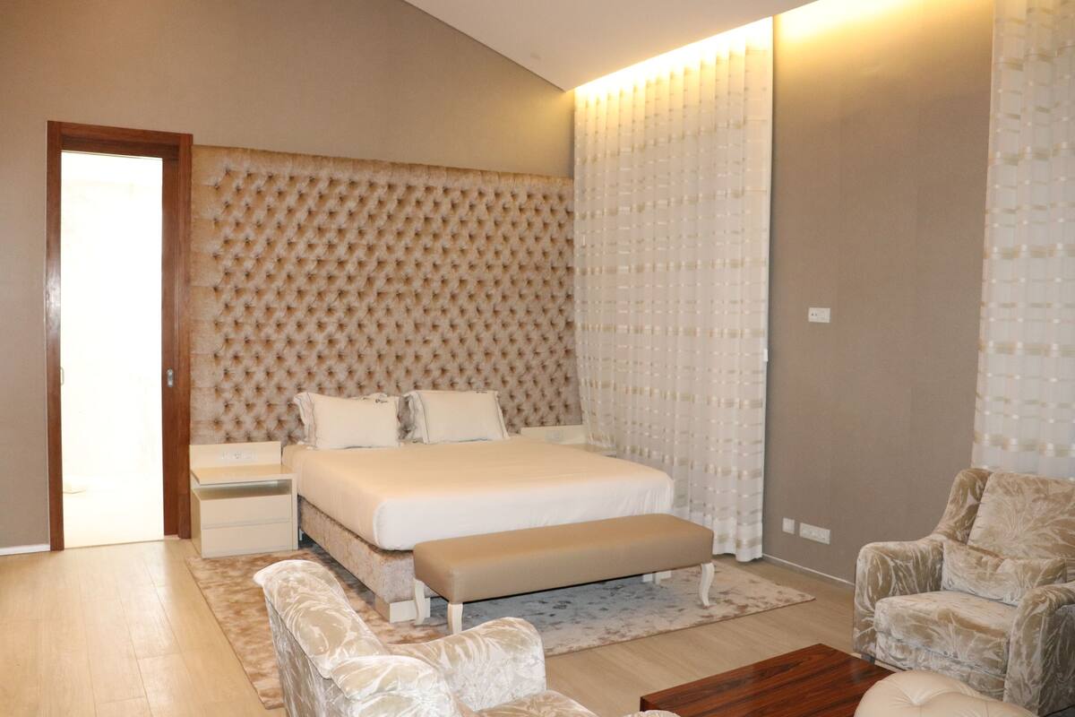 Presidential Quadruple Room | Minibar, in-room safe, desk, laptop workspace