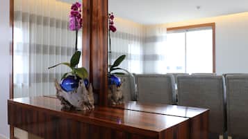 Presidential Quadruple Room | In-room dining
