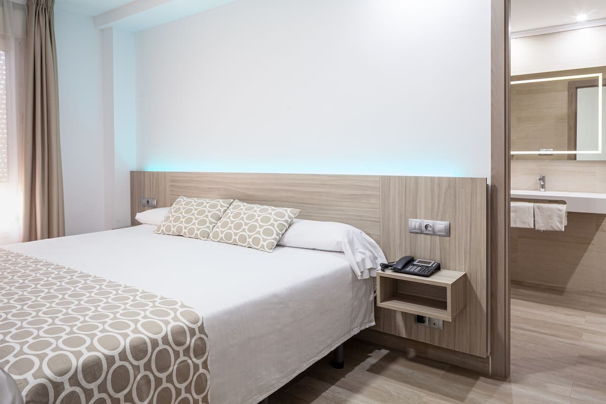 Minibar, caja de seguridad en la habitación, escritorio y wifi gratis