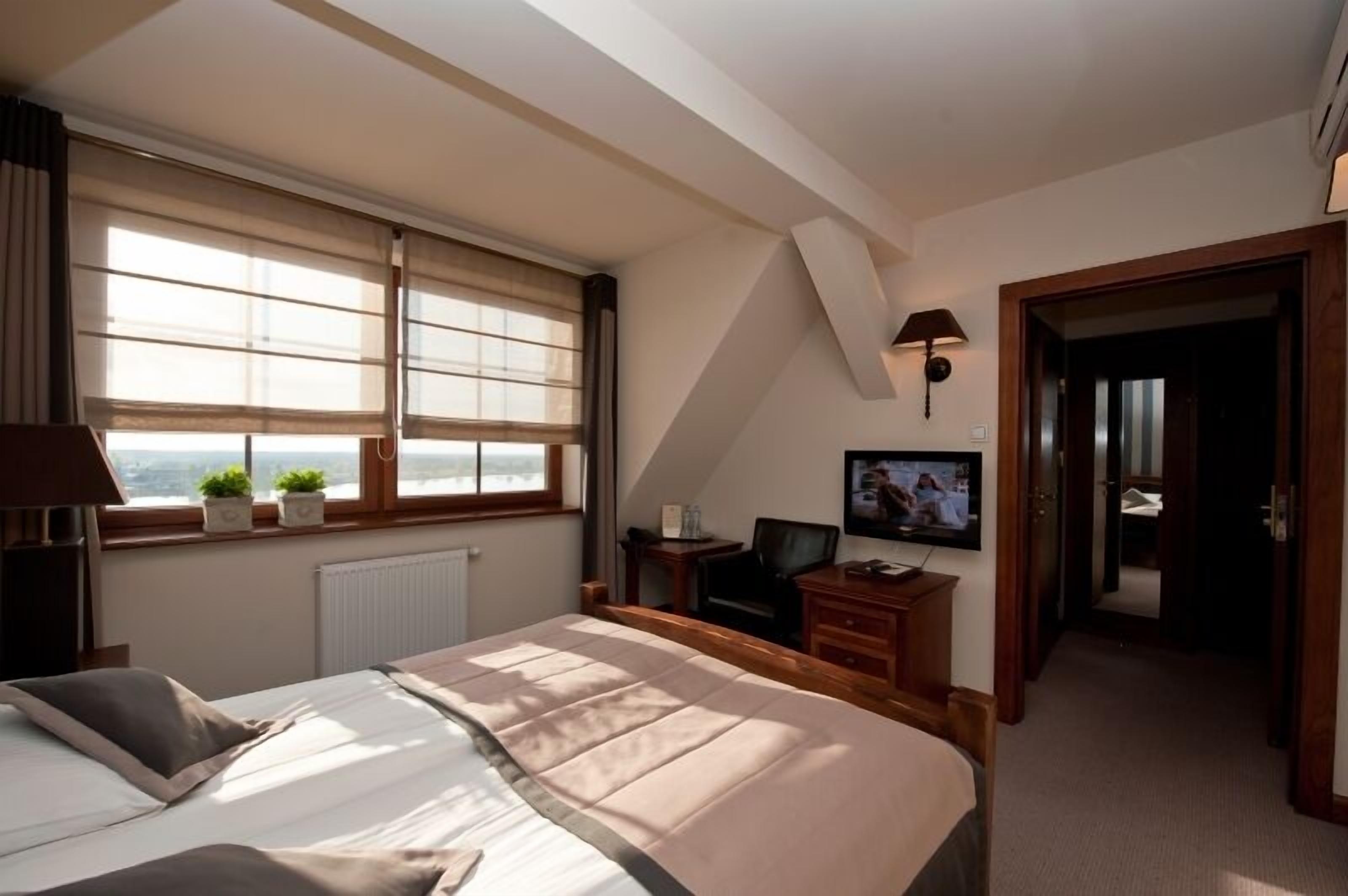 single room | premium bedding, in-room safe, cots/infant beds, rollaway beds