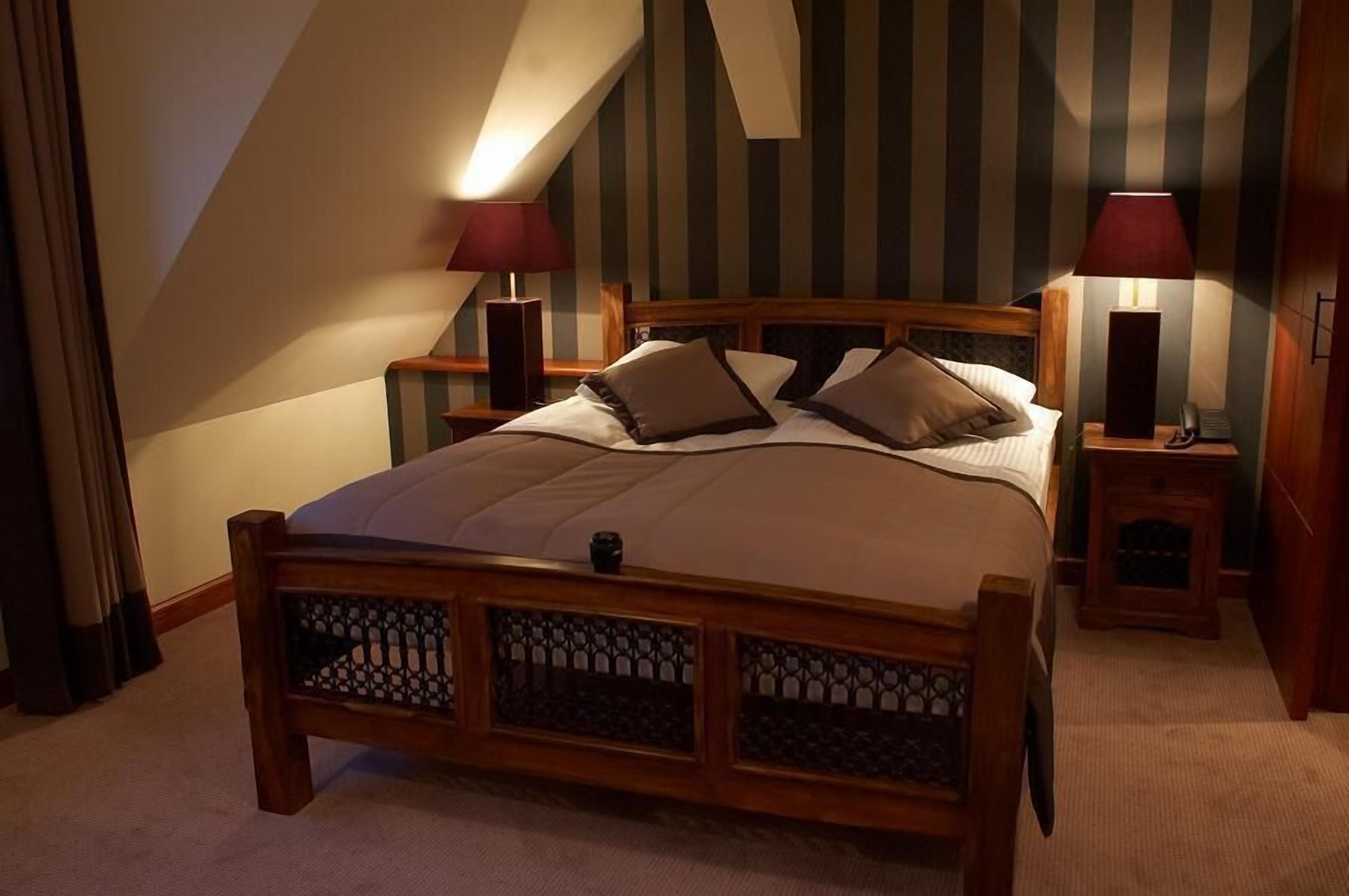 premium bedding, in-room safe, cots/infant beds, rollaway beds