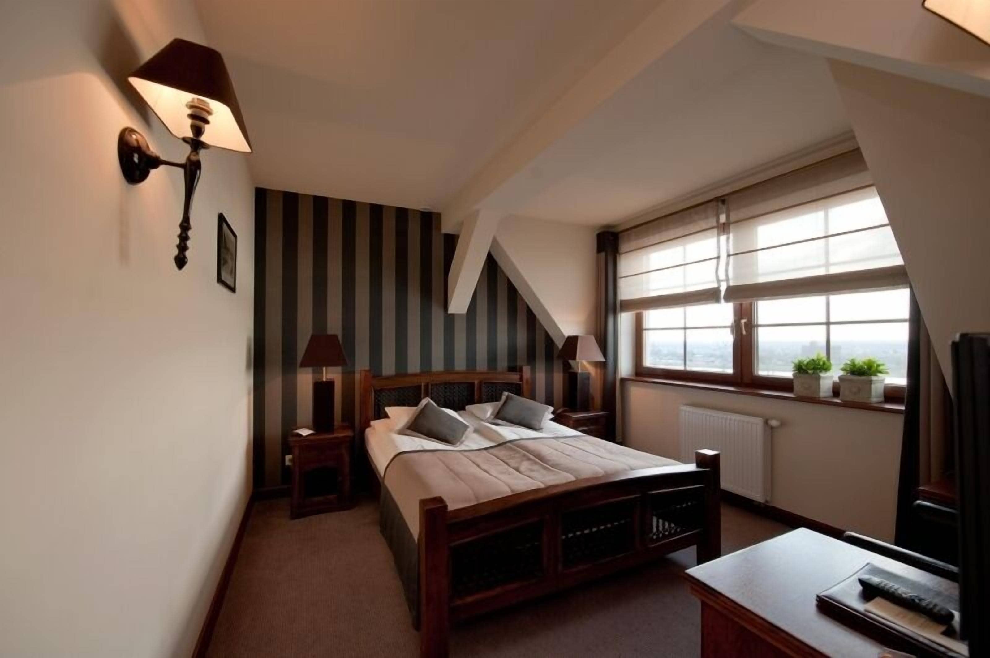 single room | premium bedding, in-room safe, cots/infant beds, rollaway beds