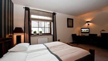 Double Room | Premium bedding, in-room safe, cribs/infant beds, rollaway beds