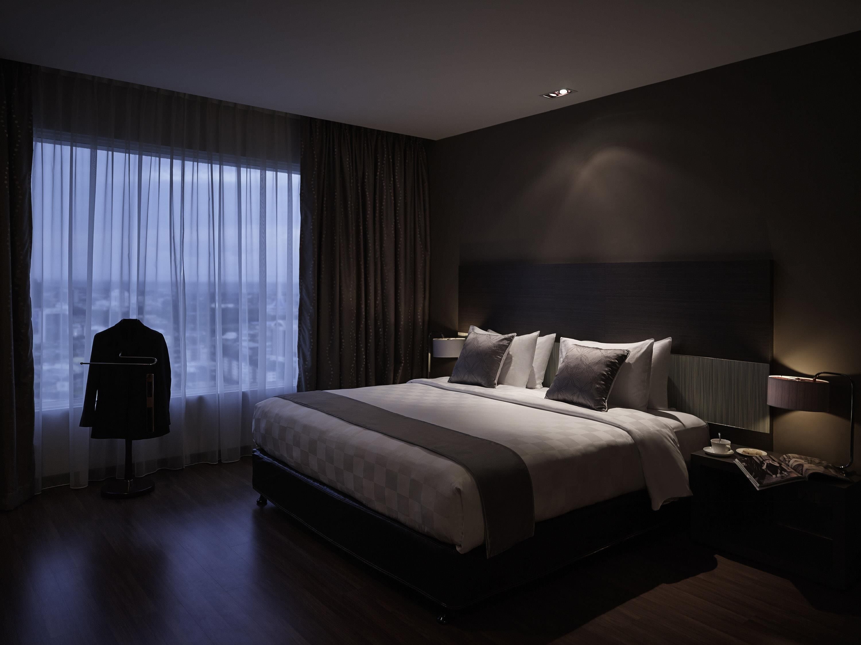 Executive-sviitti, 1 suuri parisänky (Deluxe) | Minibaari, tallelokero huoneessa, työpöytä, silitysrauta/-lauta