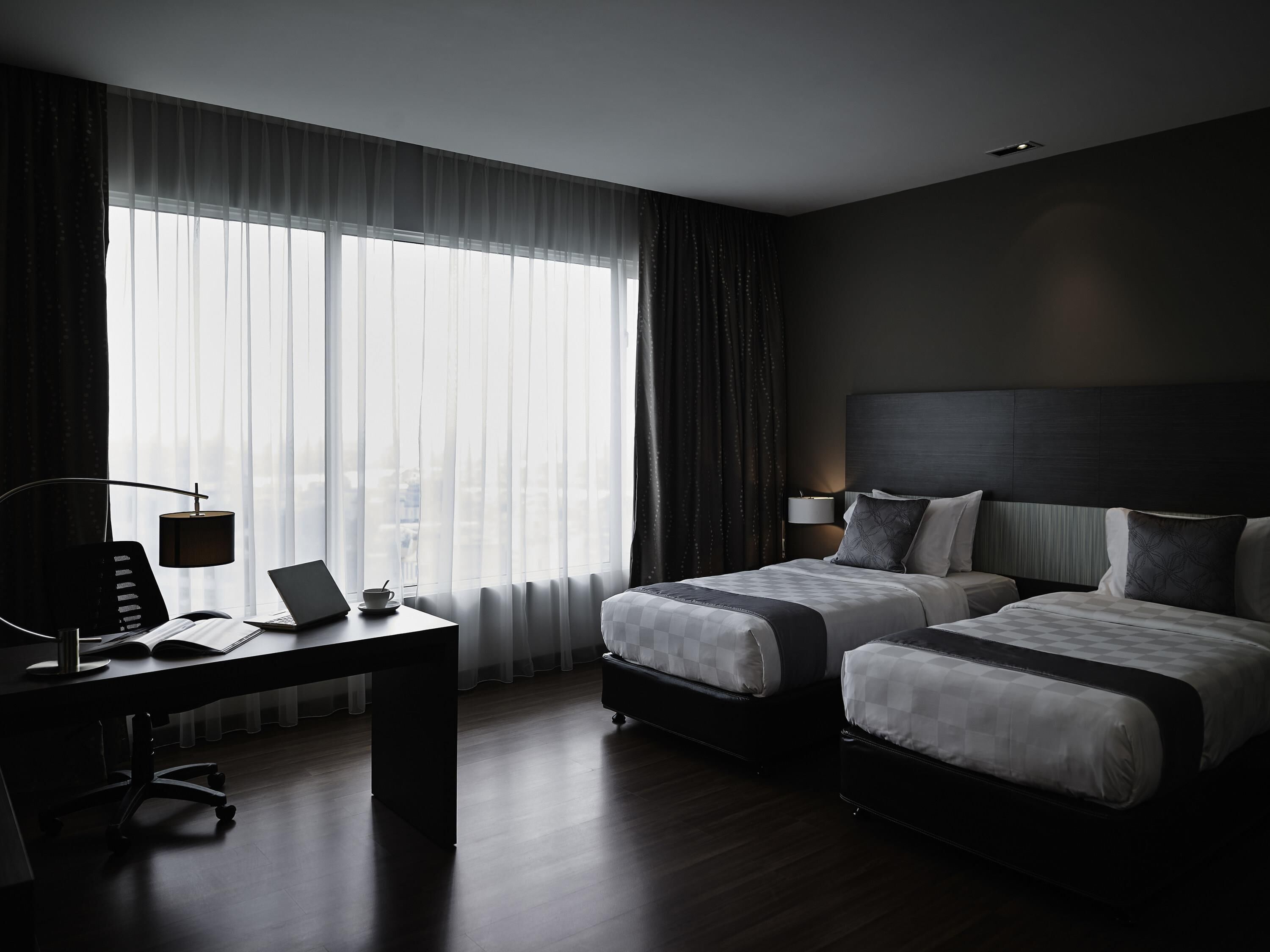 Minibar, in-room safe, desk, iron/ironing board