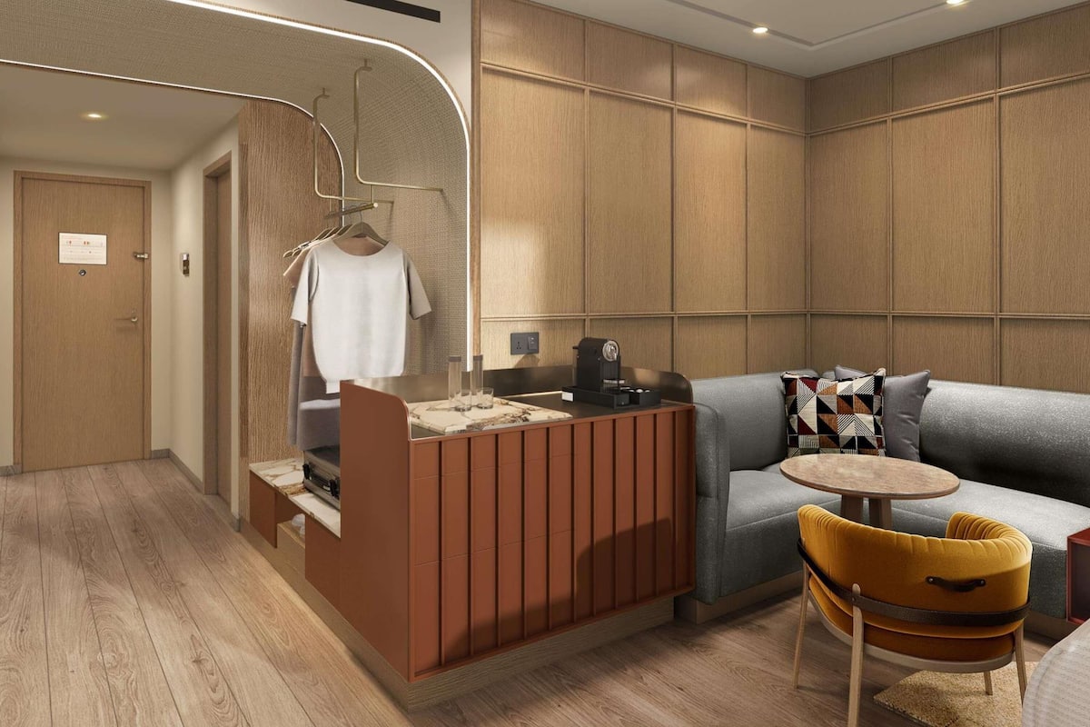 Minibar, in-room safe, desk, iron/ironing board
