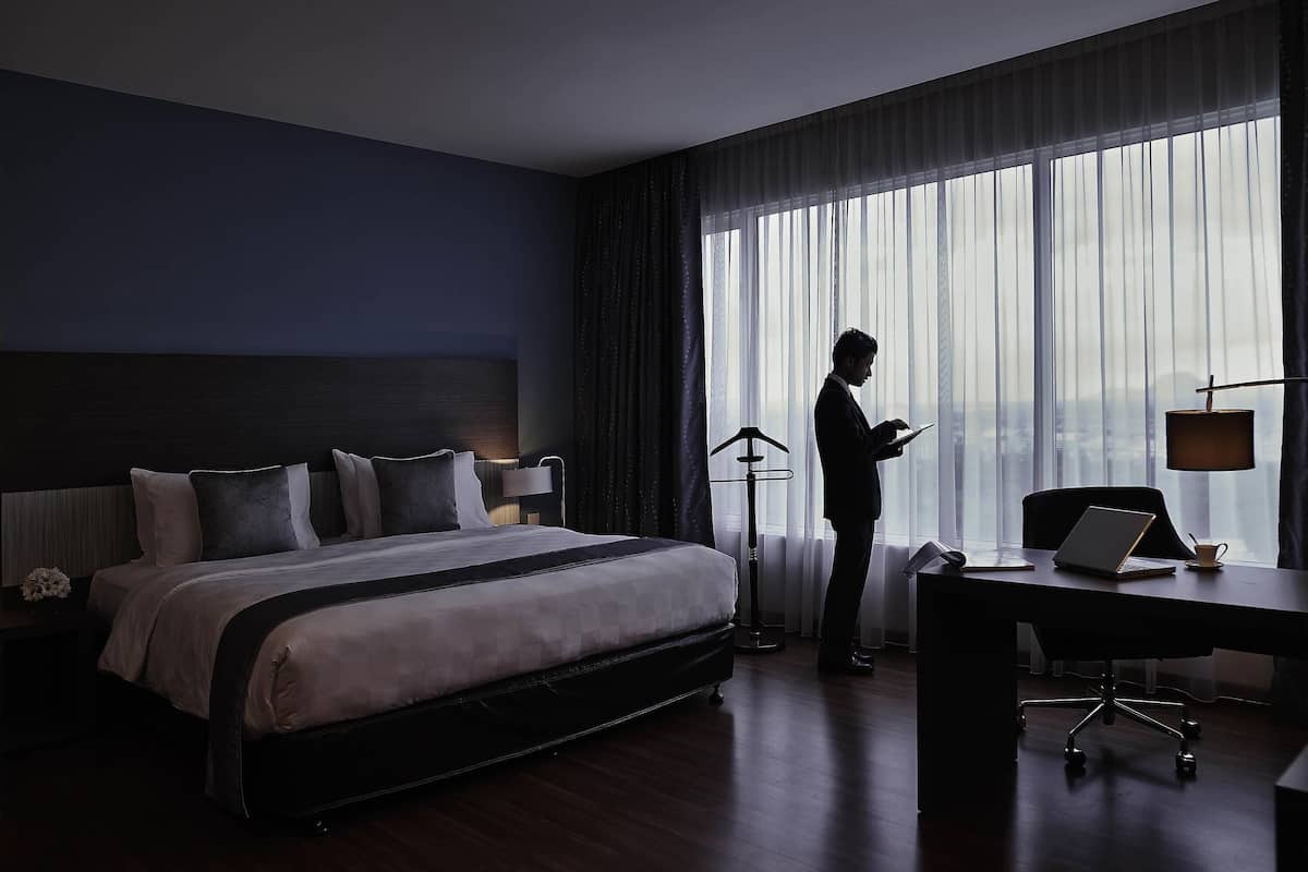 Premium Room, 1 King Bed, River View (Deluxe) | Minibar, in-room safe, desk, iron/ironing board