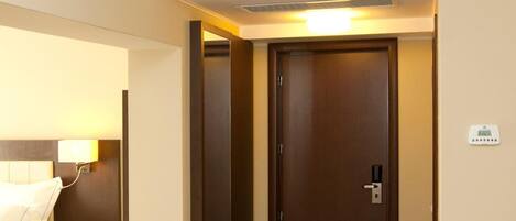 Minibaari, silitysrauta/-lauta