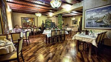 Desayuno buffet (PLN 25.00 por persona)