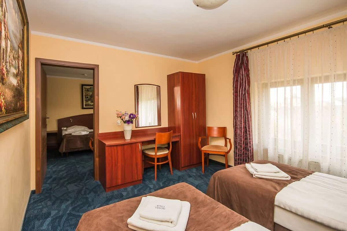 1 Schlafzimmer, hochwertige Bettwaren, individuell dekoriert