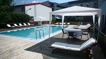 Outdoor pool, sun loungers