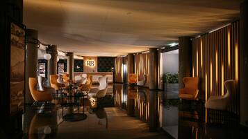 Coin salon dans le hall