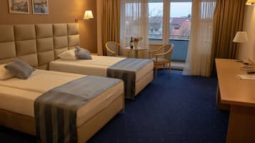 Classic Room, 1 Bedroom, Accessible | Premium bedding, minibar, in-room safe, laptop workspace