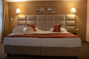 Family Room | Premium bedding, minibar, in-room safe, laptop workspace - Hotel Reghina Blue (Timisoara)