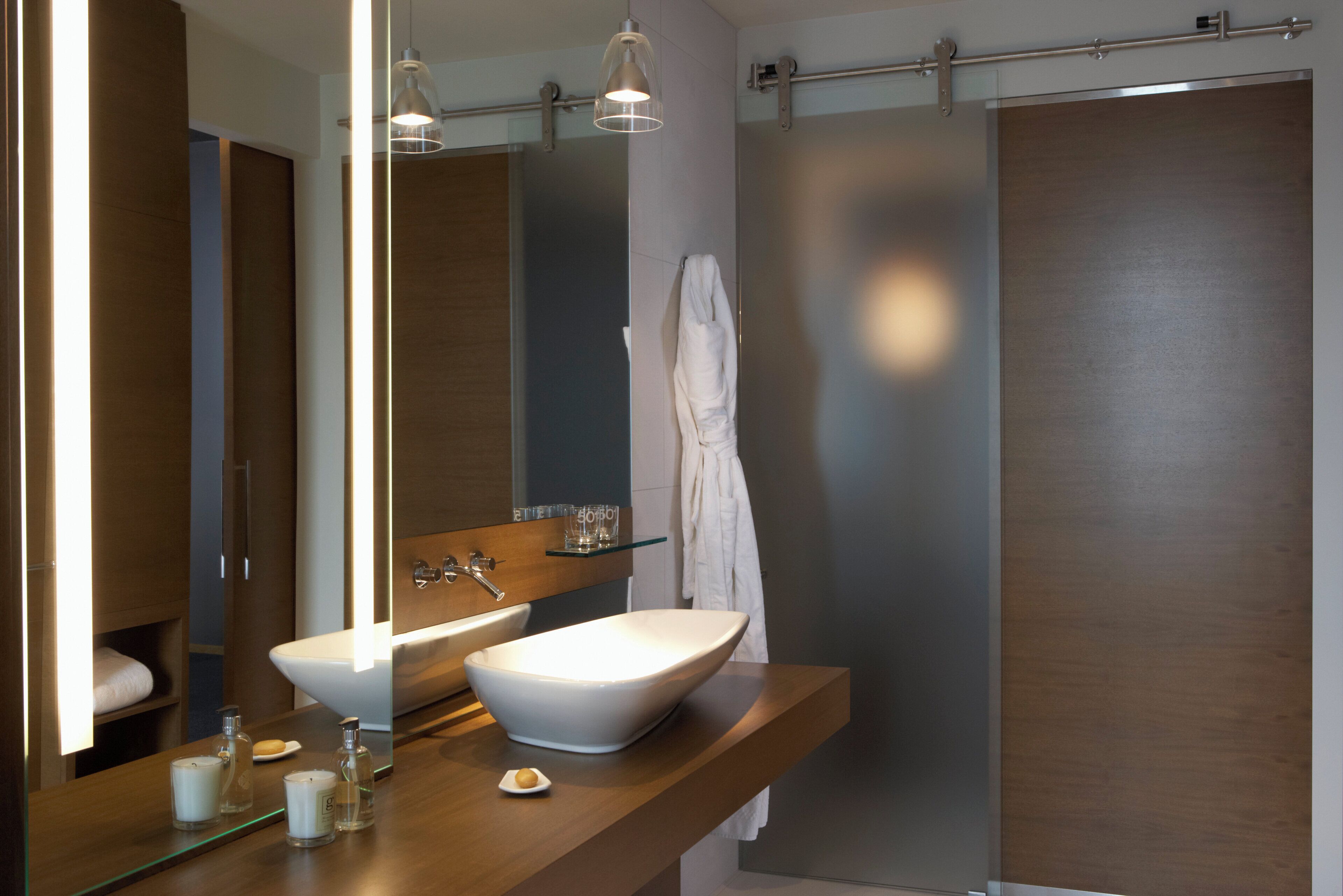 1 bedroom, egyptian cotton sheets, hypo-allergenic bedding, down duvets