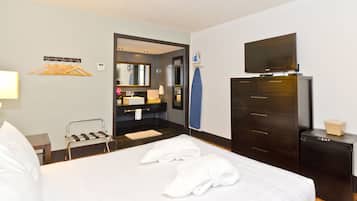 Deluxe Room, 1 Queen Bed