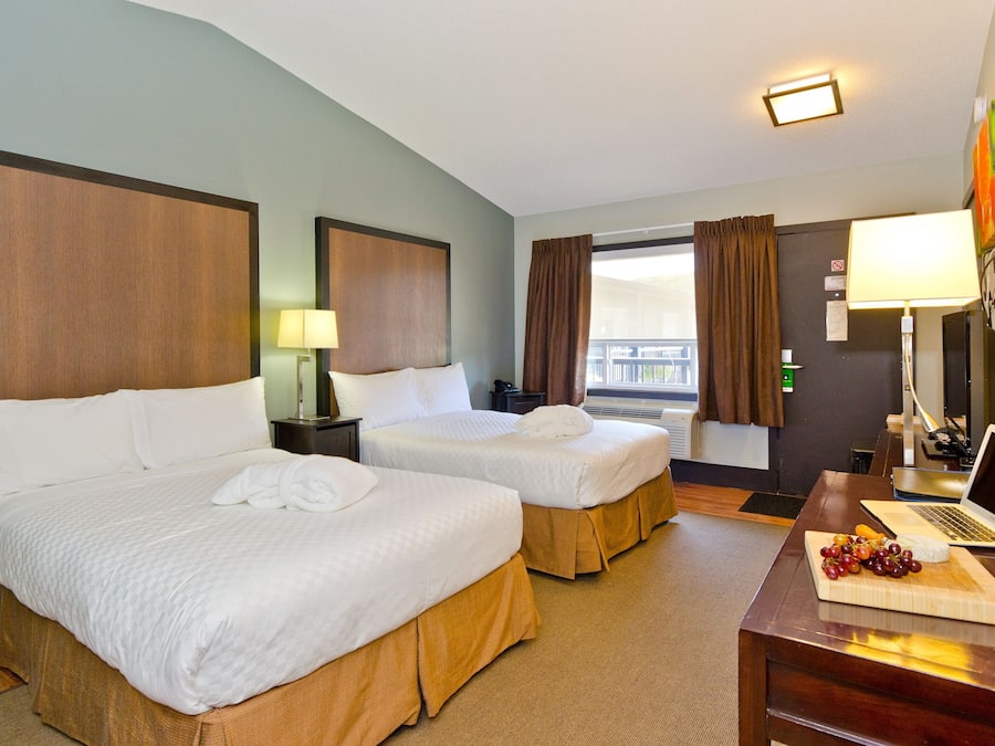 Dobbeltrom – deluxe, 2 dobbeltsenger | Sengetøy av topp kvalitet og senger med overmadrass