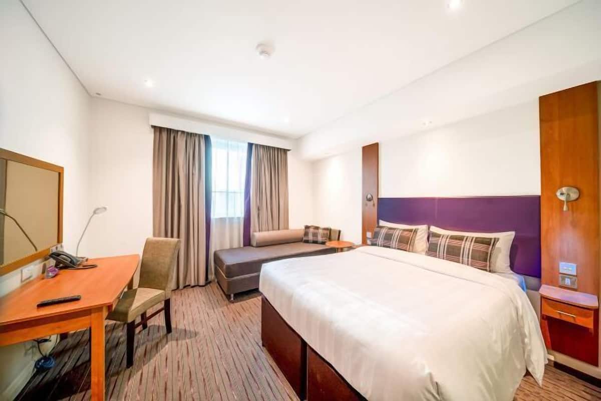 In-room safe, desk, laptop workspace, soundproofing