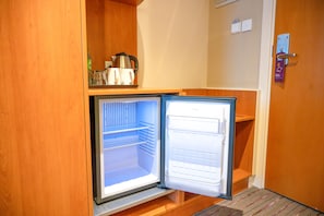 In-room safe, desk, laptop workspace, soundproofing