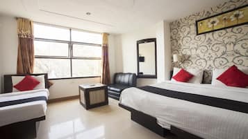 Triple Room to Triple Room with Complimentary Railway Station Pickup | Peti besi dalam bilik, Wi-fi percuma