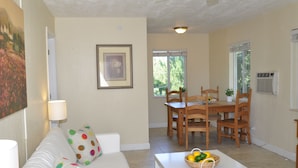 Suite, 1 soverom, ikke-røyk (1 King Bed) | Oppholdsområde