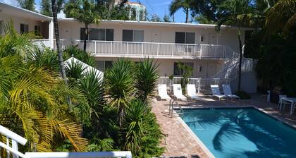 Cocobelle Resort - Near Bonnet House Museum and Gardens