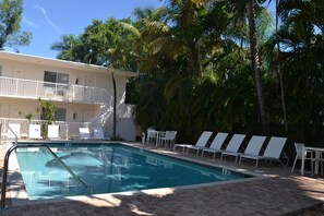 Outdoor pool - Cocobelle Resort - Near Bonnet House Museum and Gardens (Fort Lauderdale)
