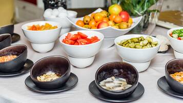 Free daily buffet breakfast