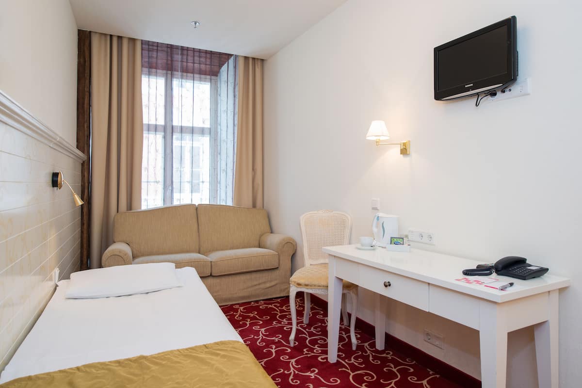Standard Single Room (free parking included) | Luxe beddengoed, individueel gedecoreerd, individueel gemeubileerd