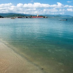 On the beach, free beach shuttle, sun loungers, beach umbrellas