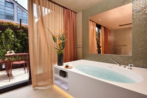 Özel spa küveti