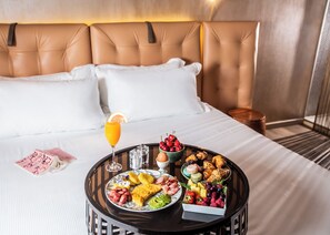 Junior Suite, 1 King Bed, Ground Floor (with Private Dehors) | Premium bedding, down comforters, minibar, in-room safe - Milan Suite Hotel (Milan)
