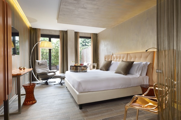 Biancheria da letto di alta qualità, copriletto in piuma, minibar