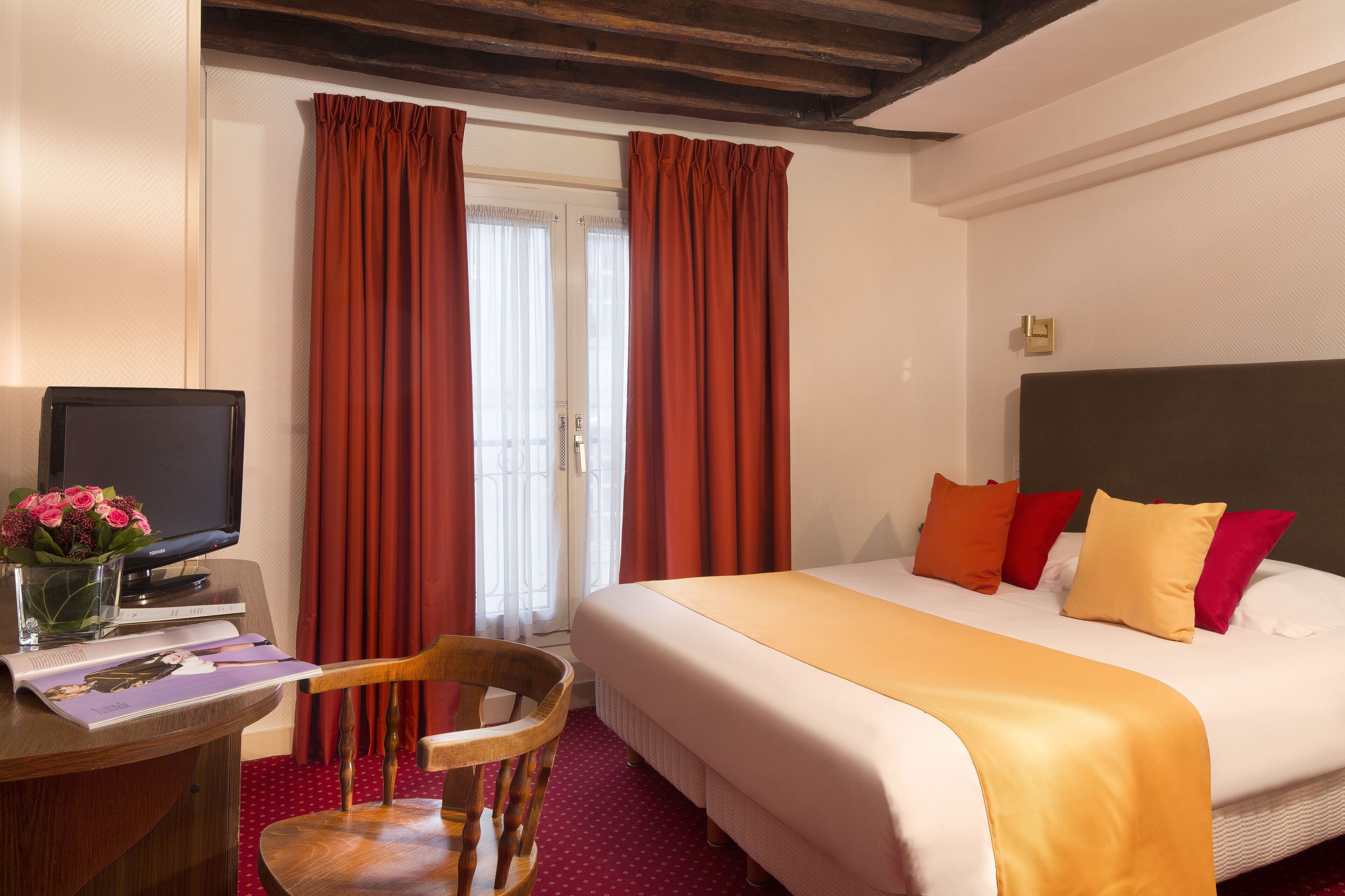 superior double room | minibar, in-room safe, desk, soundproofing